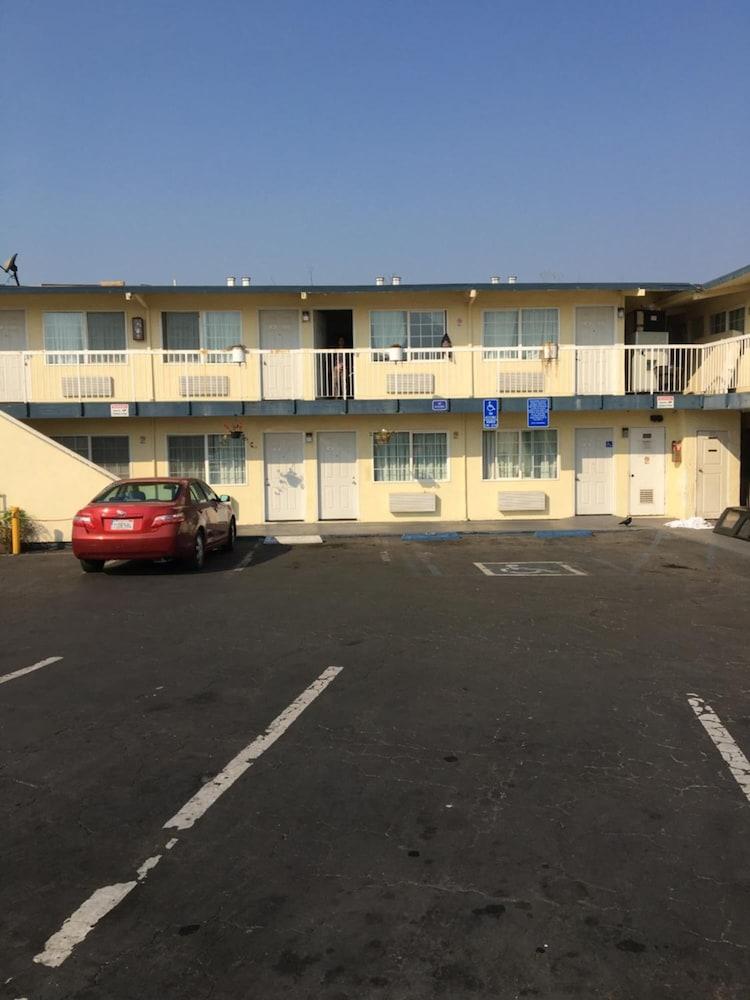 Economy Inn Monterey Seaside Exterior photo